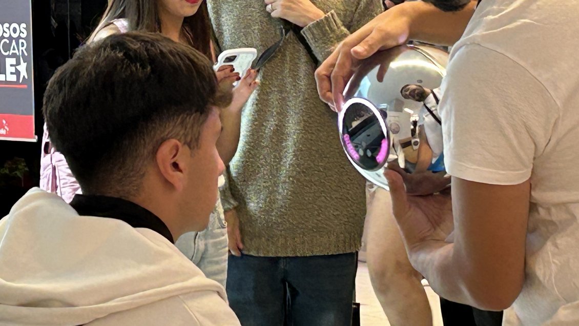 Empresa prohibida en España por escanear iris por dinero ha captado usuarios en Chile