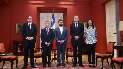  Presidente Boric recibió a la nueva mesa directiva del Senado en La Moneda  