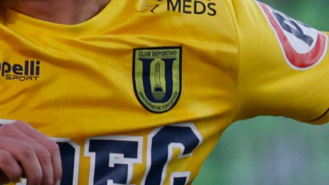 [Video] ¡Notable! Un hincha apareció con la camiseta de la U de Concepción en Bangladesh