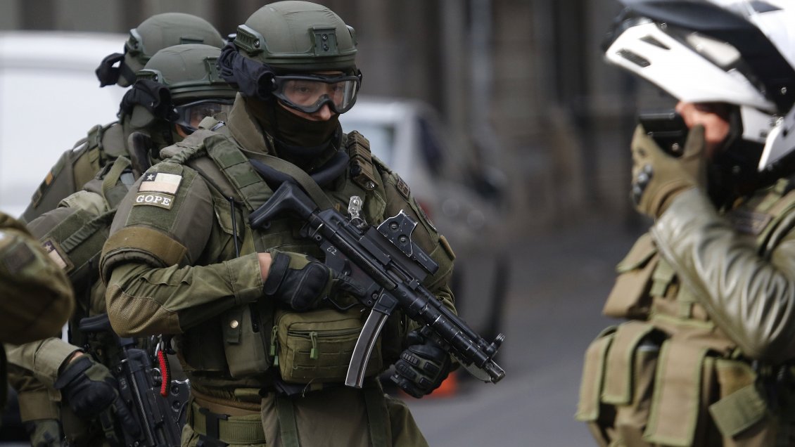 Operativo por prófugo del crimen del carabinero: Allanan toma donde hallaron a Ronald Ojeda