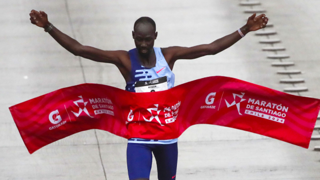   El keniano Edwin Koech se alzó como gran ganador del Maratón de Santiago 