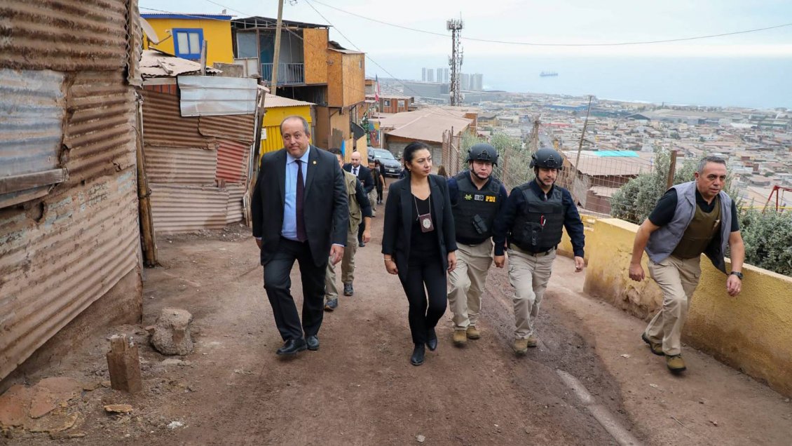 Megaoperativo en campamento de Antofagasta desbarató a banda delictiva Megaoperativo en campamento de Antofagasta desbarató a banda delictiva