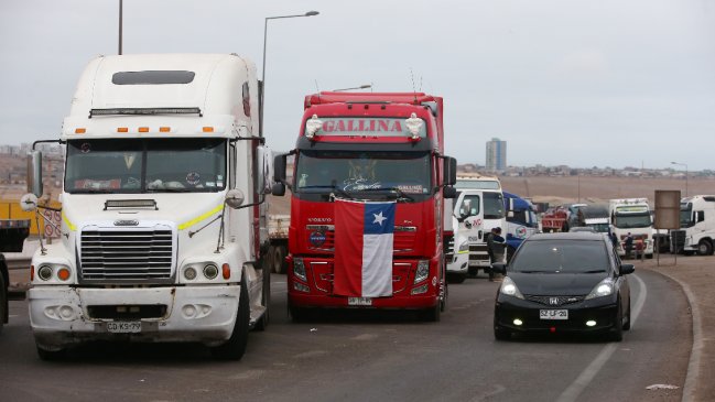  Continúa el paro de camioneros en varios puntos del norte del país  