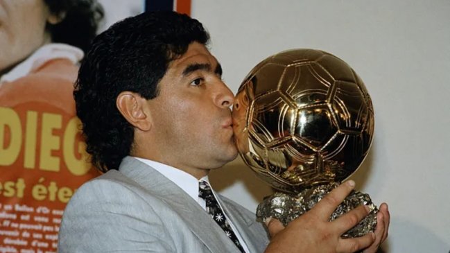   Herederos de Maradona buscan evitar la subasta de su Balón de Oro 