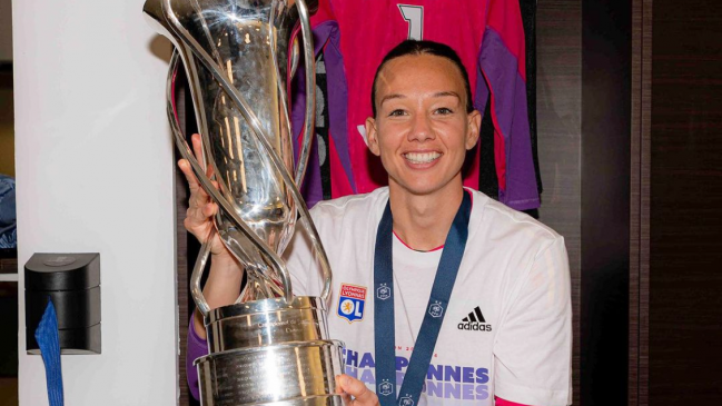   Lyon de Tiane Endler se coronó tricampeón de Francia al vencer a PSG 