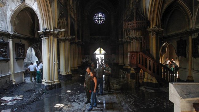 Condenan a 10 años de cárcel a único acusado por quemar la Iglesia de Carabineros