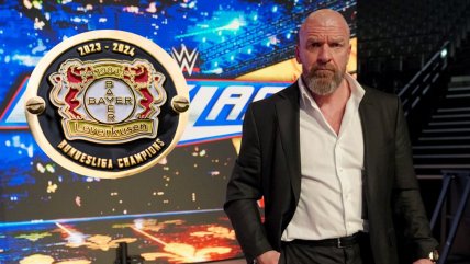   Triple H felicitó a Bayer Leverkusen y la WWE le regaló un cinturón especial por su título 