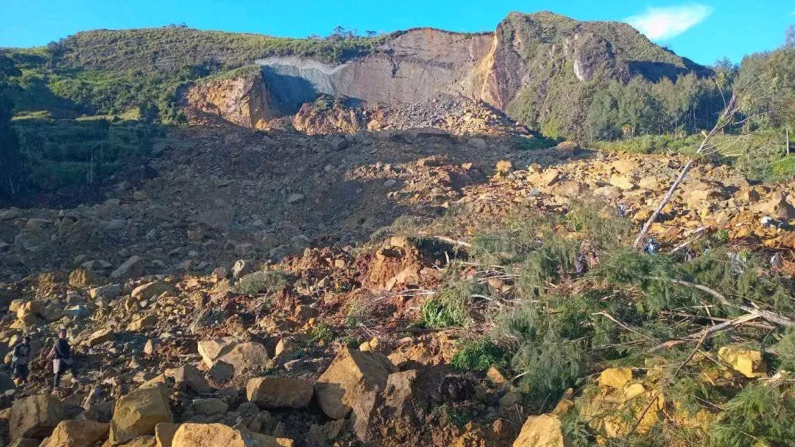 Al menos 300 desaparecidos tras alud en una aldea de Papúa Nueva Guinea Al menos 300 desaparecidos tras alud en una aldea de Papúa Nueva Guinea