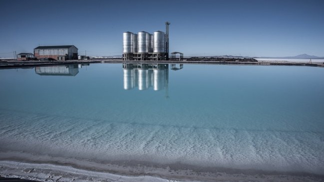 Diputado oficialista presentó denuncia penal por acuerdo SQM-Codelco para explotar litio