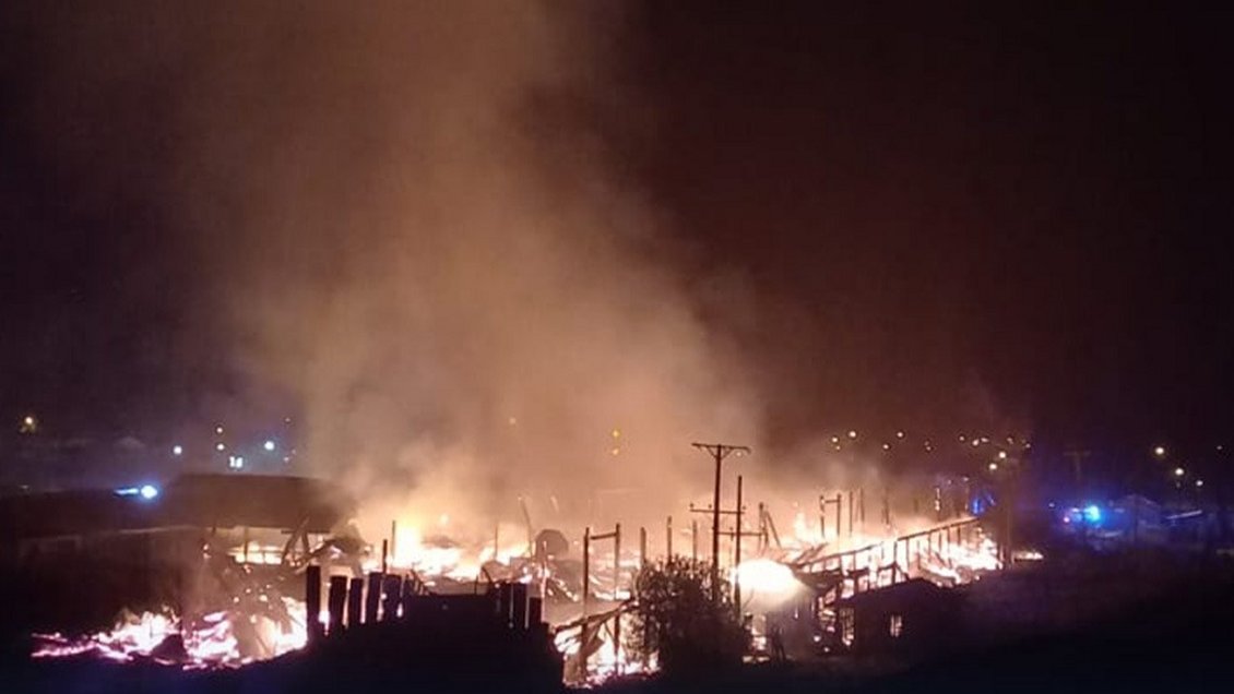 Incendio destruyó galpón industrial que era Monumento Histórico en Neltume Incendio destruyó galpón industrial que era Monumento Histórico en Neltume
