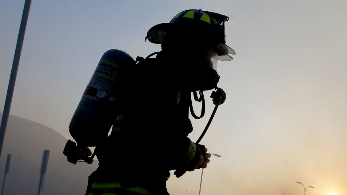 Quinta Normal: Incendio destruyó empresa de productos plásticos Quinta Normal: Incendio destruyó empresa de productos plásticos