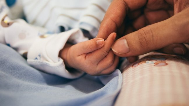 Hospital mandó a parturienta a su casa y terminó dando a luz en la calle