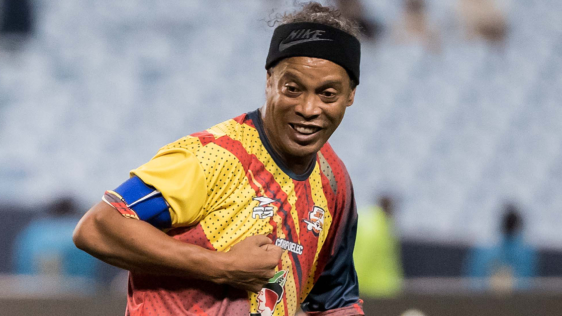 Ronaldinho dio pie atrás en sus críticas a Brasil: Era una campaña publicitaria Ronaldinho dio pie atrás en sus críticas a Brasil: Era una campaña publicitaria