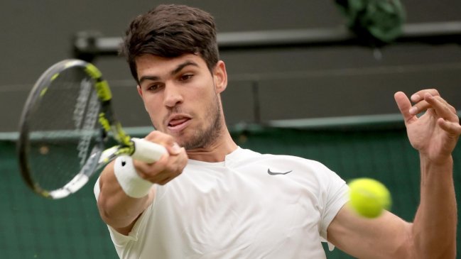   Carlos Alcaraz sufrió ante Tommy Paul para meterse en semifinales de Wimbledon 