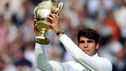   La celebración de Carlos Alcaraz tras defender con éxito su título en Wimbledon 