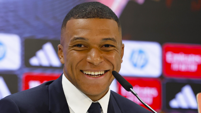   [VIDEO] ¿Chileno? El comentado acento de Kylian Mbappé durante su presentación en Real Madrid 