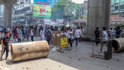 Más de cien muertos han dejado las protestas estudiantiles en Bangladesh  