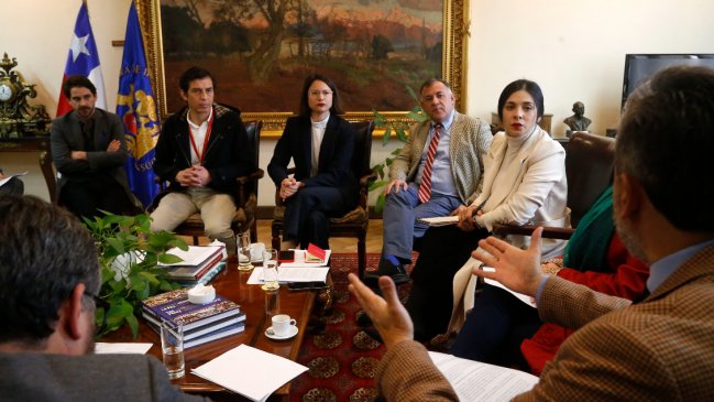 Tras solicitud de Hassler, Cámara pedirá al Ejecutivo reevaluar nueva cárcel en Santiago