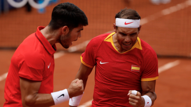   Rafael Nadal y Carlos Alcaraz avanzaron a cuartos de final en París 2024 