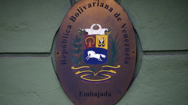 Gobierno evalúa recurrir a otras embajadas para agilizar trámites de venezolanos