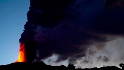   Volcán Etna ofreció hipnotizante espectáculo al entrar en erupción 