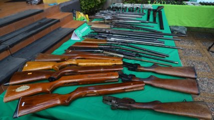   Carabineros incautó gran cantidad de armas en tres comunas de la capital 