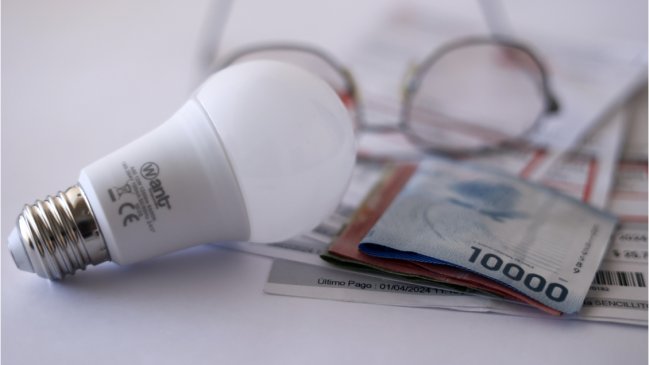 En medio de la indignación por los cortes, golpe eléctrico a los bolsillos