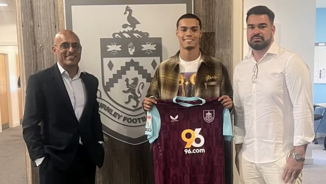 Hijo de Ronaldinho continuará su carrera en el fútbol de Inglaterra Hijo de Ronaldinho continuará su carrera en el fútbol de Inglaterra