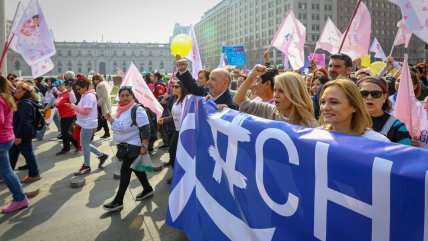   Masiva marcha por la Alameda buscó visibilizar a quienes luchan contra el cáncer 