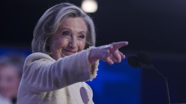 Convención demócrata: Hillary Clinton animó a Kamala Harris a romper el techo de cristal