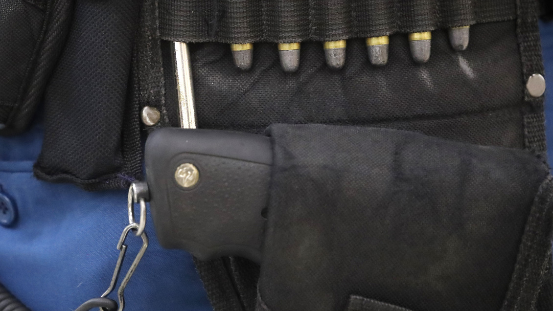 Sujeto atacó sucursal bancaria y huyó con el arma de fuego de vigilante Sujeto atacó sucursal bancaria y huyó con el arma de fuego de vigilante