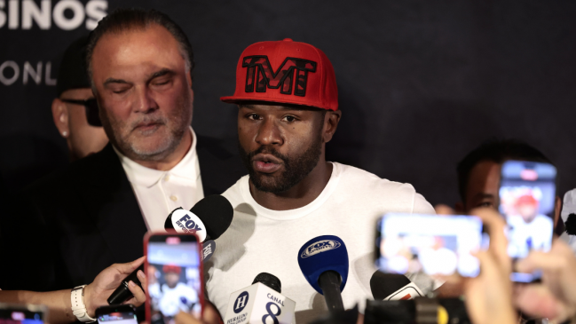   Floyd Mayweather no descartó enfrentarse en el futuro a Julio César Chávez 