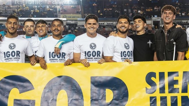   [VIDEO] Igor Lichnovsky recibió en cancha el apoyo de sus compañeros 