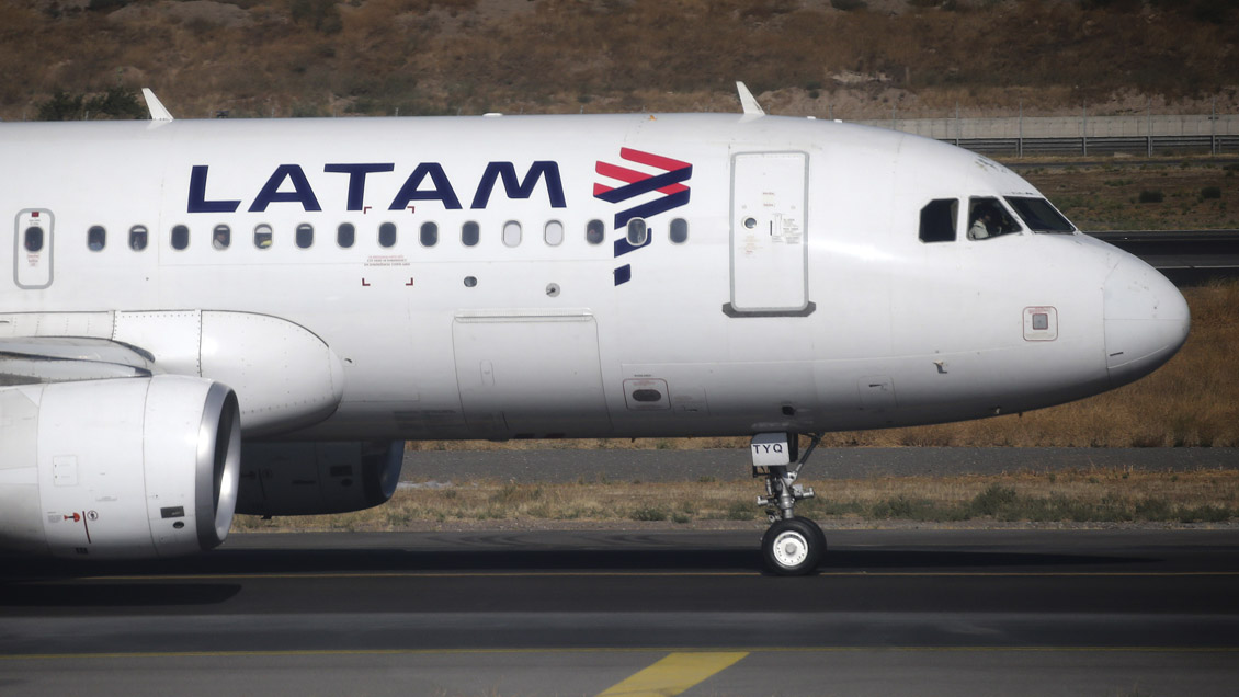 Latam alerta crisis de combustible en aeropuertos de Colombia