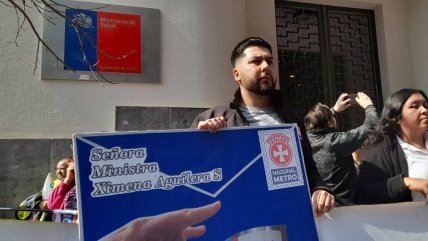   Fenats llegó al Minsal para entregar el 