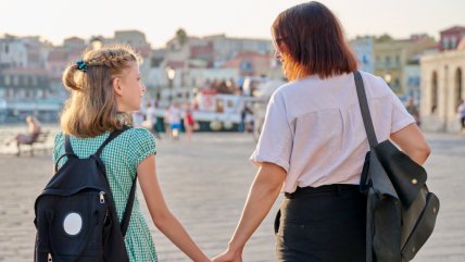  Suiza: Multan a madre con $1 millón por hacer faltar a su hija a clases para irse de vacaciones  