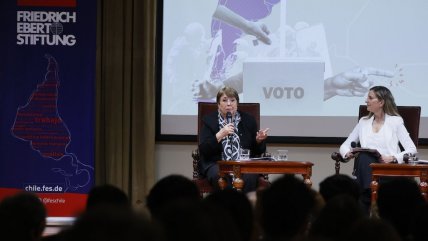   Bachelet participó en un seminario PUC sobre la ultraderecha 