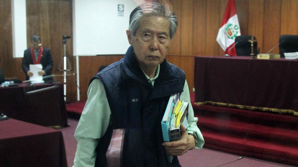 El día en que Fujimori viajó a Chile para eludir la Justicia, pero falló
