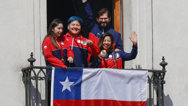   Presidente Boric recibió al Team ParaChile en La Moneda: Son una inspiración gigante 