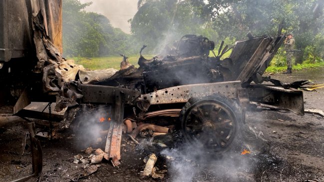 Dos muertos y más de 20 heridos por ataque explosivo a base militar en Colombia