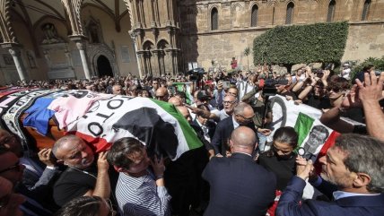   La masiva despedida a Salvatore Schillaci en su funeral en Palermo 