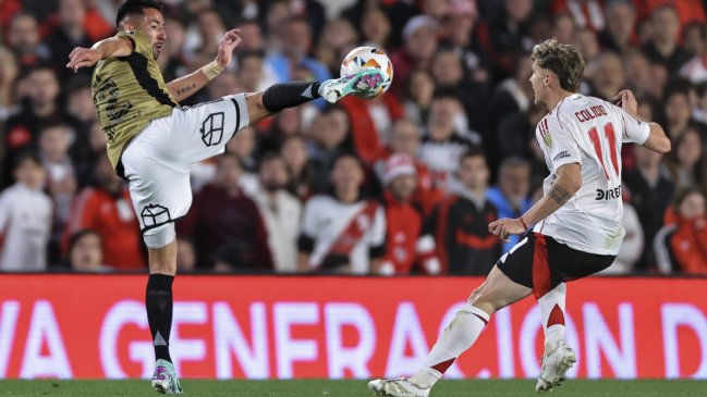   [VIDEO] Colidio aprovechó la débil marca de Colo Colo y anotó el 1-0 de River 