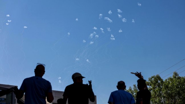 Israel ataca otro centenar de objetivos de Hizbulá en el Líbano