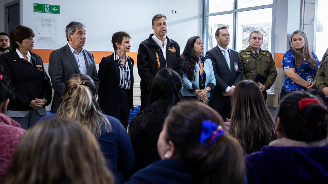 Tohá se reunió con funcionarios amenazados en Cesfam de Puente Alto