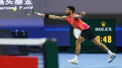   Carlos Alcaraz avanzó a semifinales en Beijing y recuperó el dos del mundo 