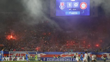   Arbitro denunció a la U por juego de luces y pirotecnia en duelo ante La Calera 