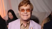 Elton John enumera las partes de su cuerpo que ha perdido:    Elton John enumera las partes de su cuerpo que ha perdido: