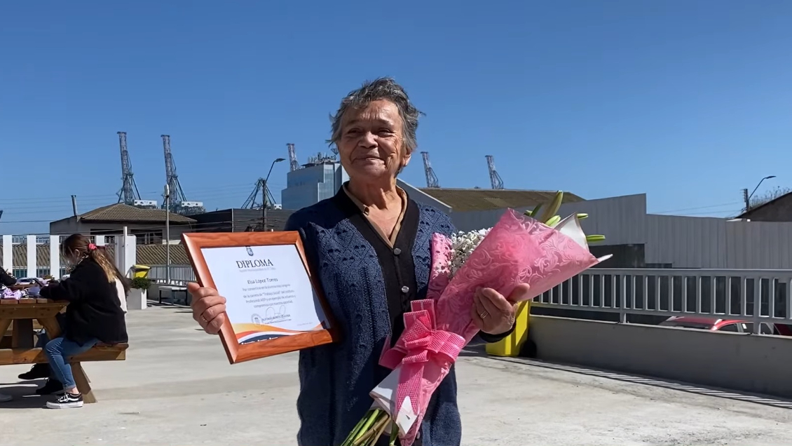 Mujer de 83 años logró titularse de la educación superior en San Antonio: Mujer de 83 años logró titularse de la educación superior en San Antonio: