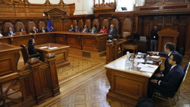 La Corte Suprema debate destitución de ministra Vivanco