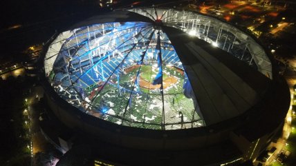   Fuertes ráfagas del huracán Milton destruyeron estadio de beisbol en Tampa 